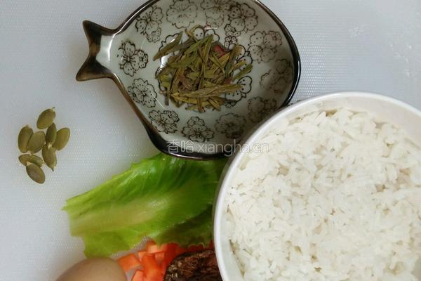 茶香炒饭的做法图解1