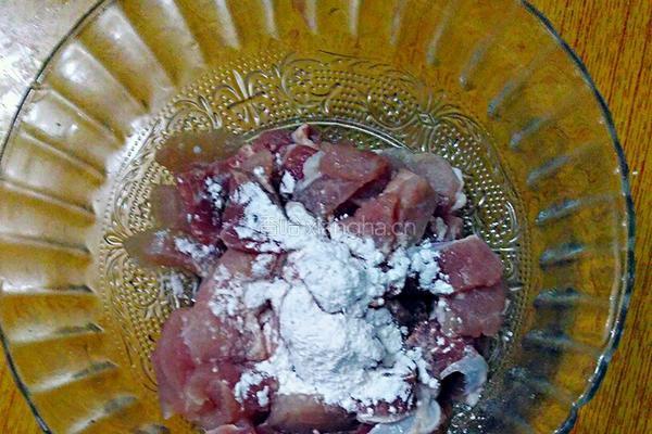 香芹炒肉片的做法图解2