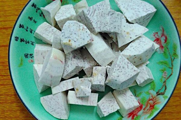 香芋蒸排骨的做法图解2