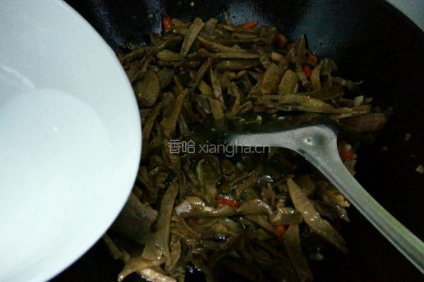 腊肉炒笋干的做法图解10
