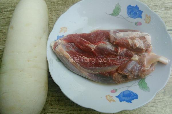 萝卜烧牛肉的做法图解1