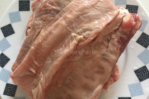 牛肉炖萝卜的做法图解1