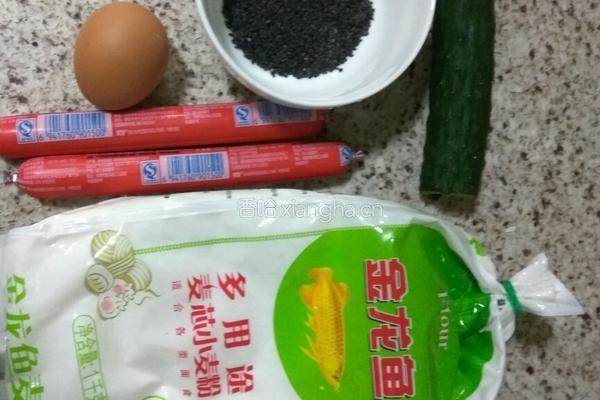 火腿肠鸡蛋卷的做法图解1