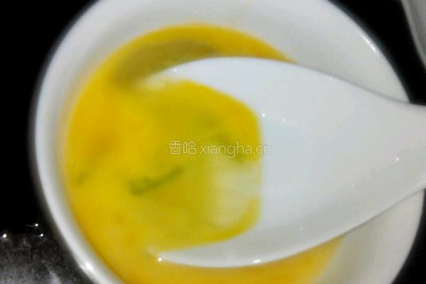 玉米香菜甜蛋炒饭的做法图解3