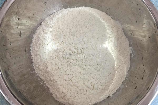 葱油饼的做法图解1