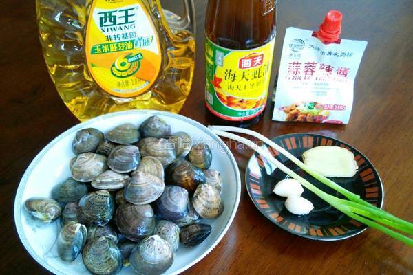 蒜香炒花蛤的做法图解1