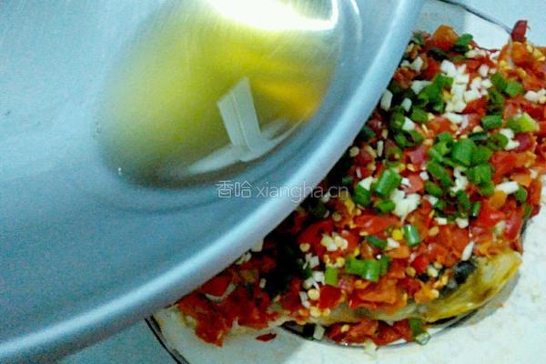 剁椒鱼头的做法图解12