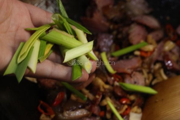 萝卜干炒腊肉的做法图解9