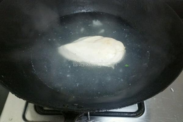 鸡胸肉炒青红椒的做法图解2