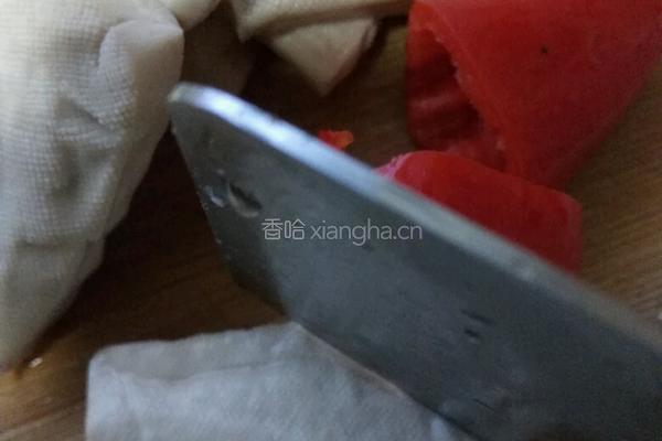 糖醋油煎豆腐干的做法图解2