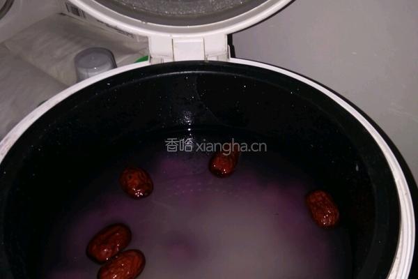 紫薯红枣粥的做法图解2