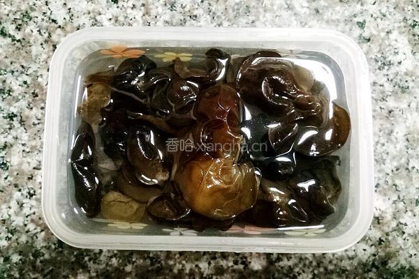 香菇木耳肉臊的做法图解2