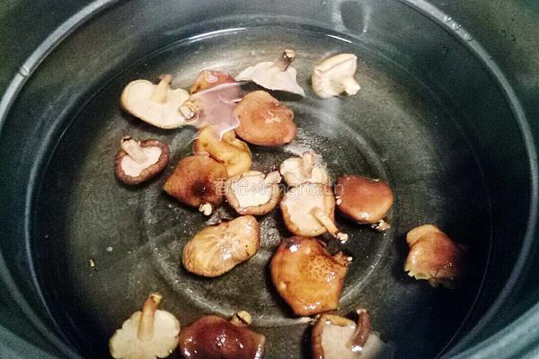 香菇木耳肉臊的做法图解4