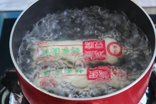 皮蛋日本豆腐的做法图解1