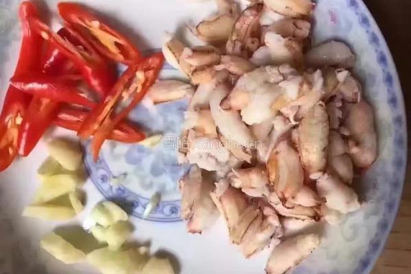 辣炒蟹脚肉的做法图解2