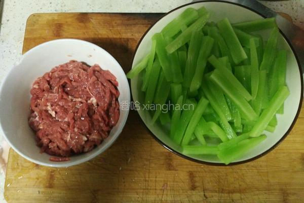 大蒜牛肉丝焖翡翠莴苣的做法图解4