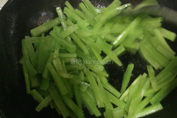 大蒜牛肉丝焖翡翠莴苣的做法图解13