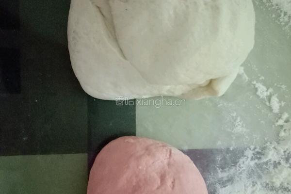 小猪奶黄包的做法图解1