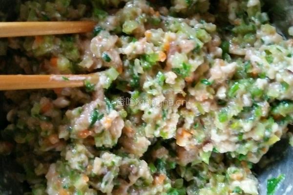芹菜猪肉馅包子的做法图解6