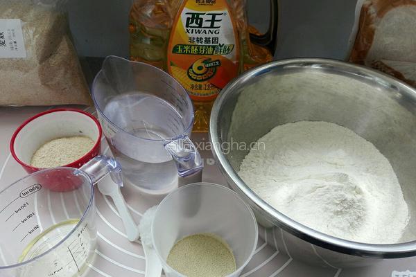 粗粮麦麸主食面包的做法图解2