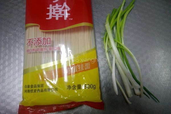 葱油拌面的做法图解1