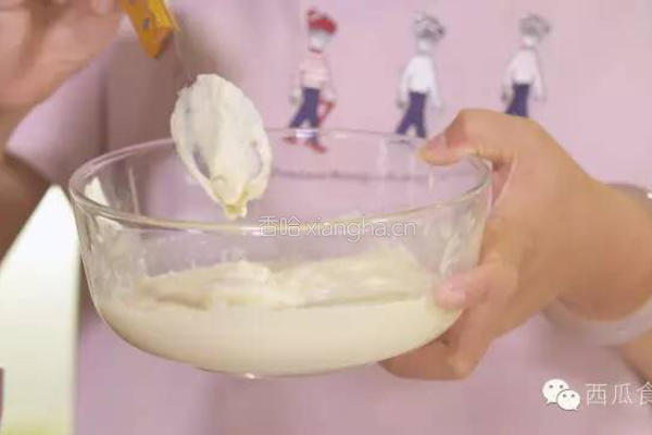 绿豆糕+火龙果汁的做法图解3