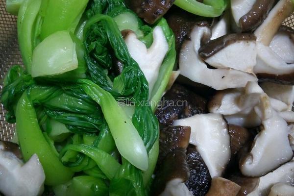 香菇青菜的做法图解1
