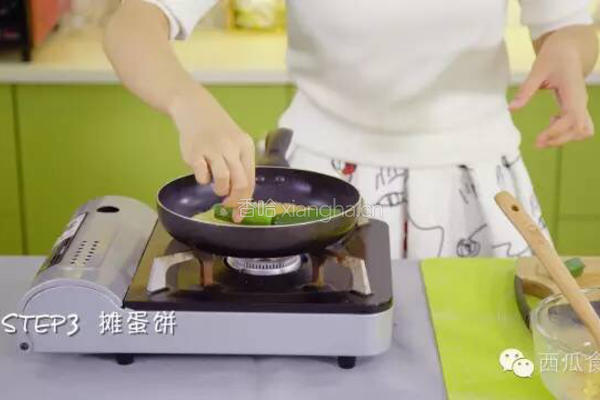 秋葵蛋卷的做法图解4