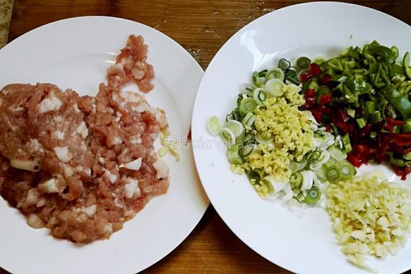 青椒肉酱土豆泥的做法图解2