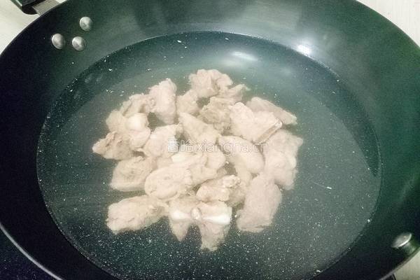 排骨烧青豆的做法图解3
