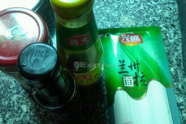 辣酱面的做法图解1