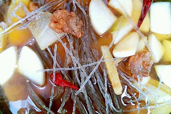 酥肉萝卜炖粉条的做法图解6