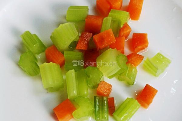 清甜凉拌花生米的做法图解2