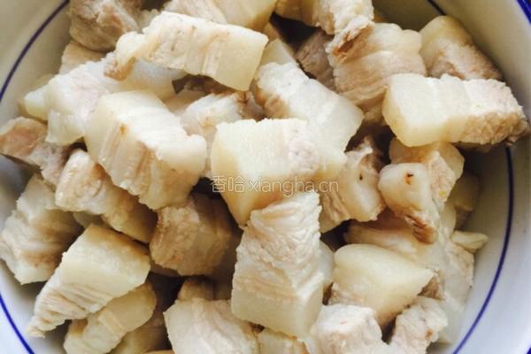鹌鹑蛋红烧肉的做法图解3