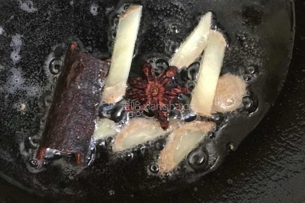 鹌鹑蛋红烧肉的做法图解5