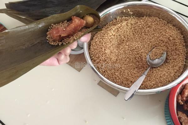 咸肉栗子粽的做法图解7