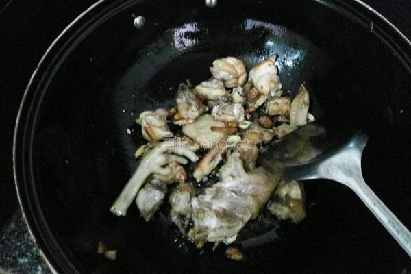 茶树菇闷鸡肉的做法图解7