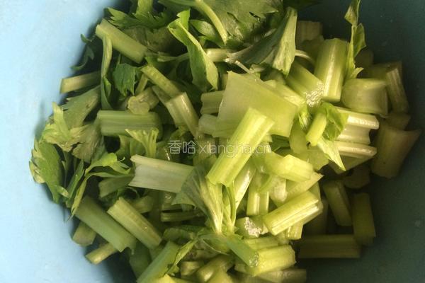 药芹炒茶干的做法图解2