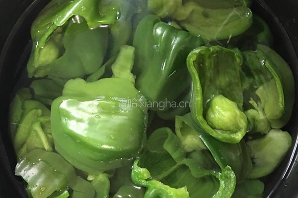 青椒馅饺子的做法图解3