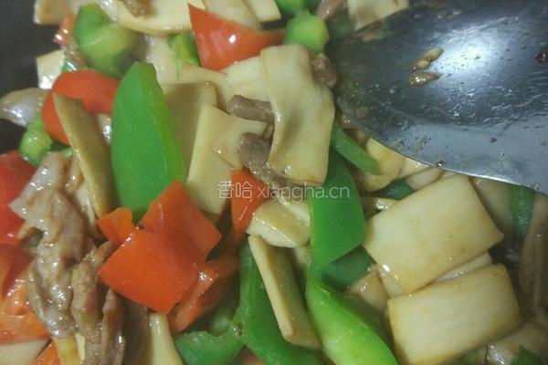鸡腿菇炒彩椒的做法图解3