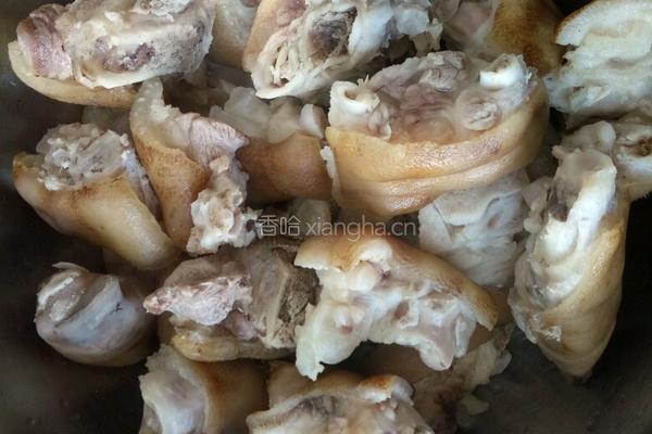 砂锅猪蹄莲藕的做法图解3
