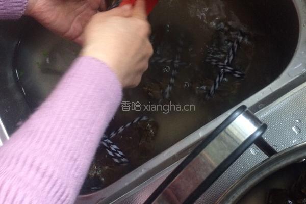 清煮大闸蟹的做法图解3
