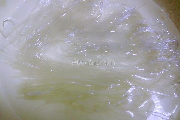 虾米白菜粉丝素汤的做法图解2