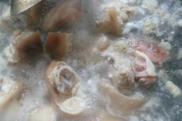 花生猪蹄汤的做法图解2