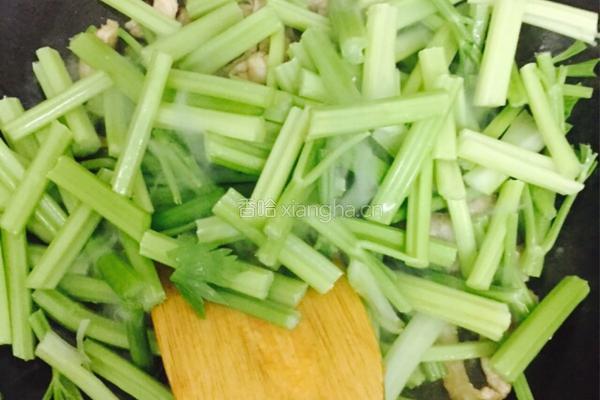 芹菜香干炒肉丝的做法图解5