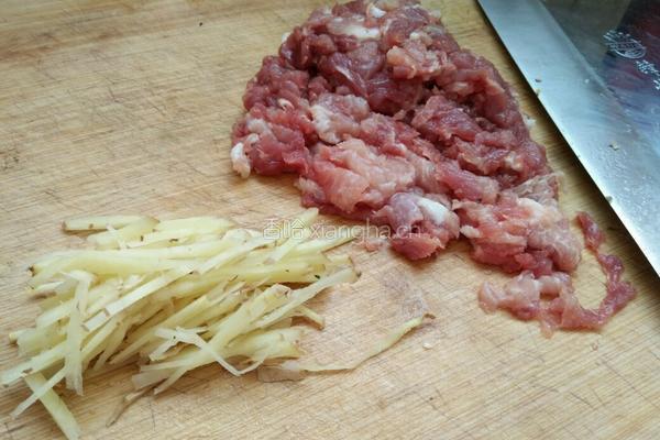 荠菜肉饺子馅的做法图解2