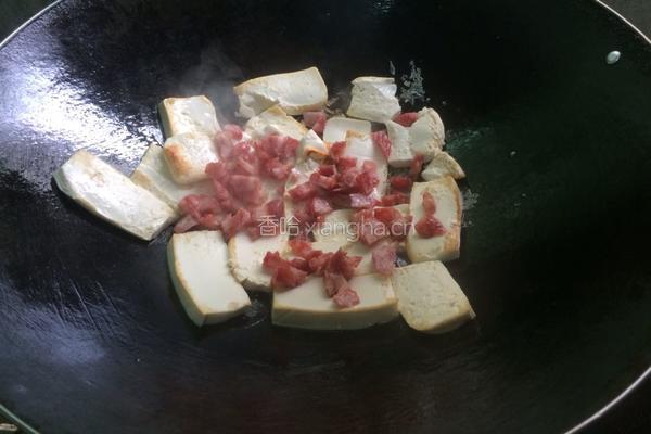 腊肠炒豆腐的做法图解7