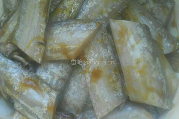 糖醋带鱼的做法图解1