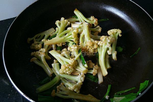 蒜苗花椰菜的做法图解6