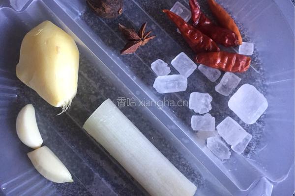 白菜粉条炖猪肉的做法图解3